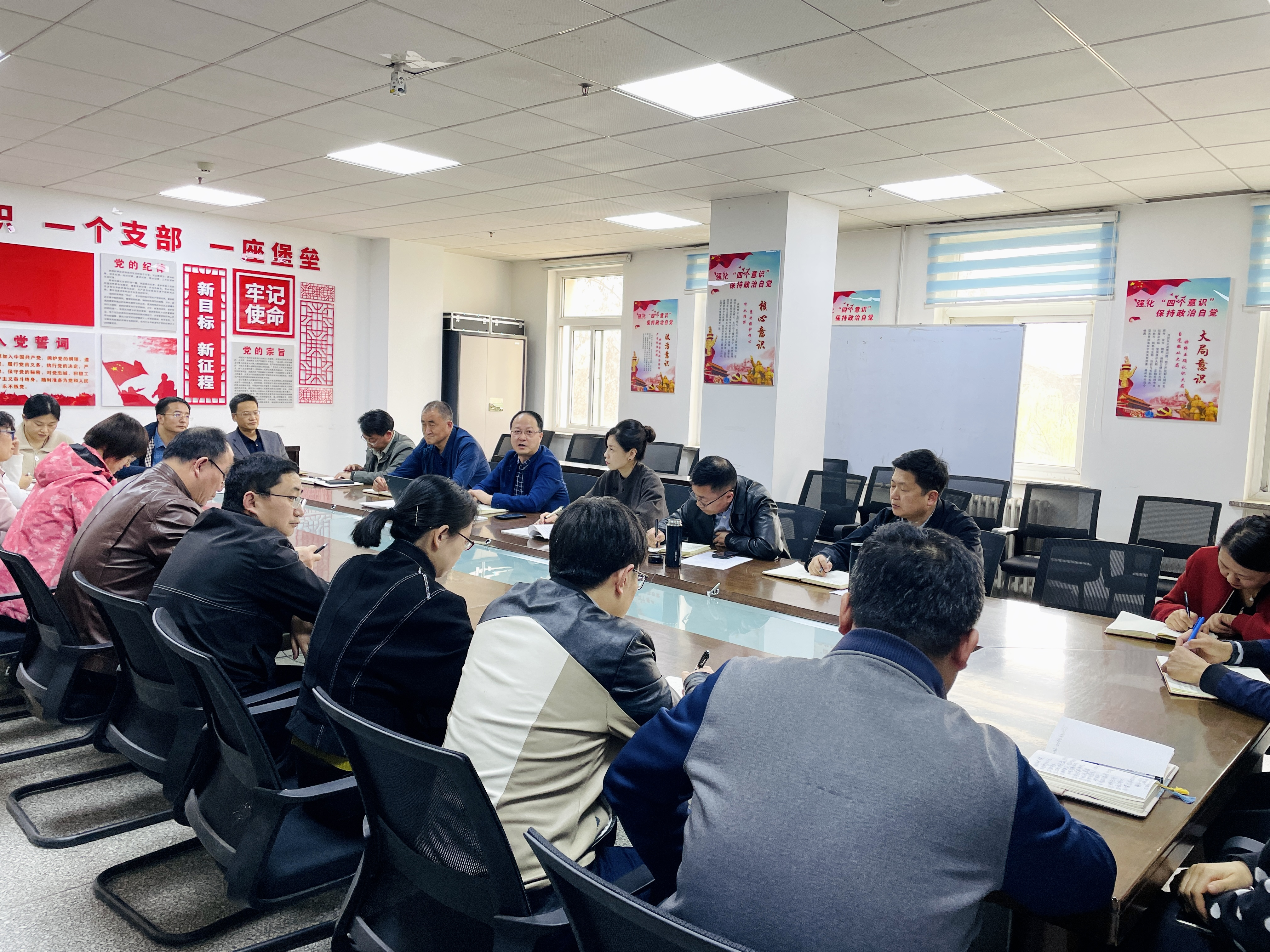 公司召开专题会议传达学习贯彻落实省委书记胡昌升在学校调研时的讲话精神